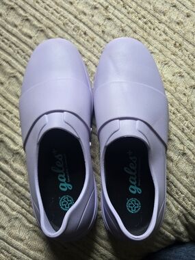 Gale Lavender Slip-On Nursing Shoes